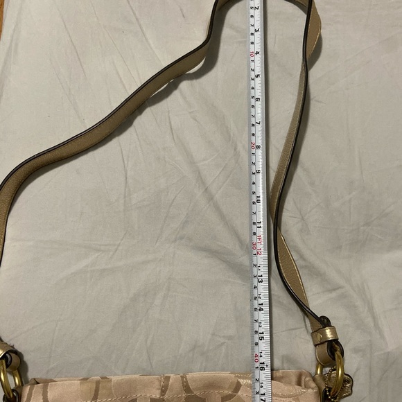 Coach signature gold chain crossbody/shoulder bag - Picture 8 of 9